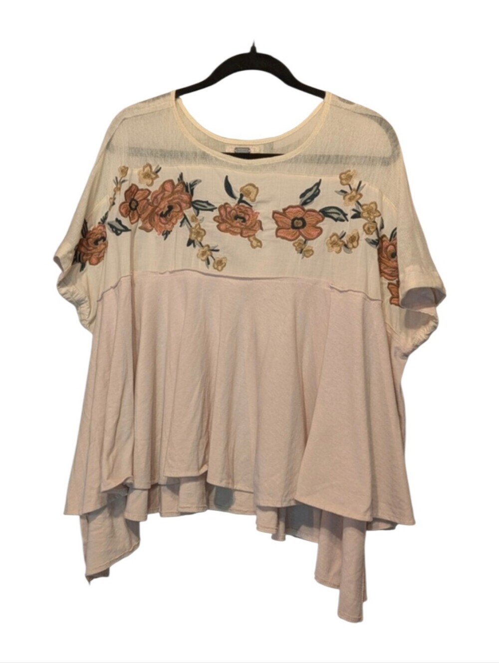 Gimmicks by BKE Women Small Pink Cream Floral Embroidered Swing Top MBG21219